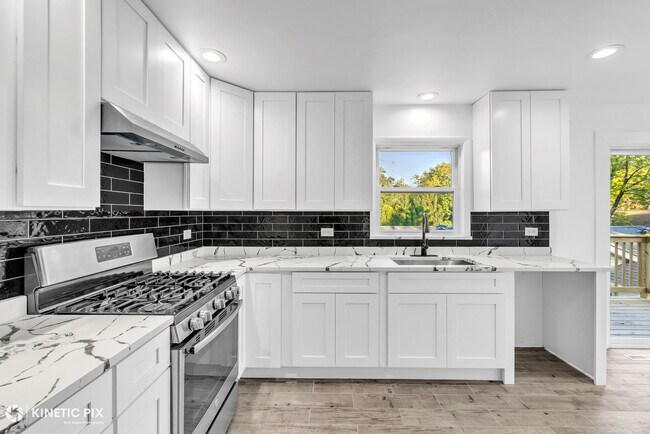 Foto del edificio - 18888 Oak Ave