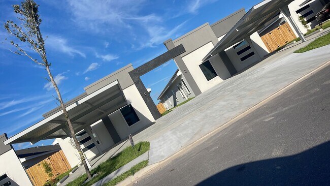 Foto del edificio - 1608 Angelina Dr