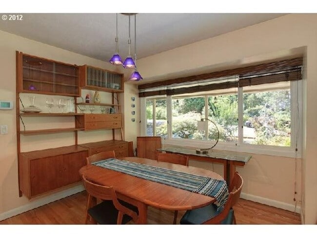 Building Photo - Lovely SW Portland home in RARE Location w...