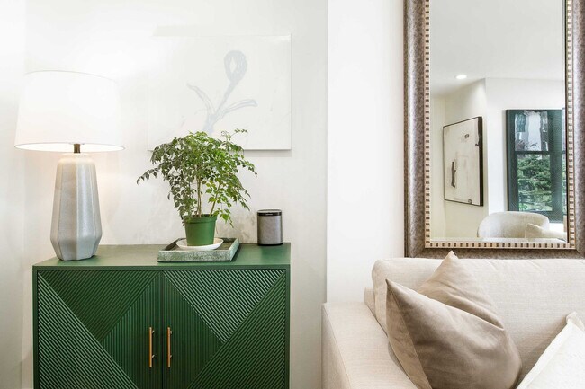 Foto del edificio - 323 E 51st St