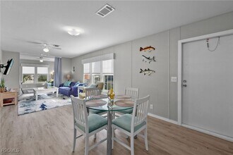 Building Photo - 1747 Beverly Dr