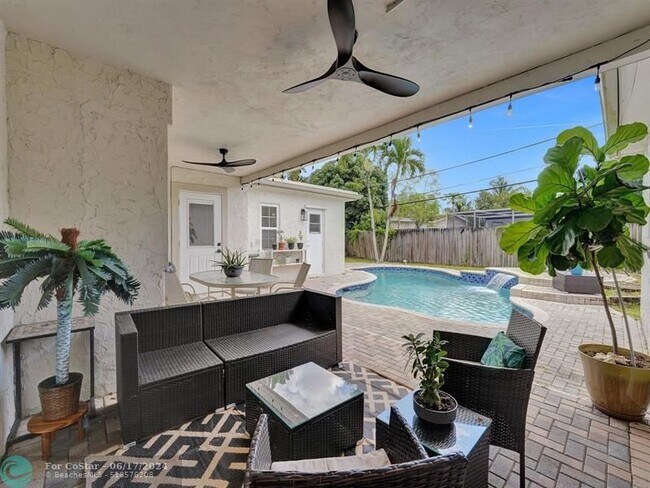 Building Photo - 4960 SW 89th Ave