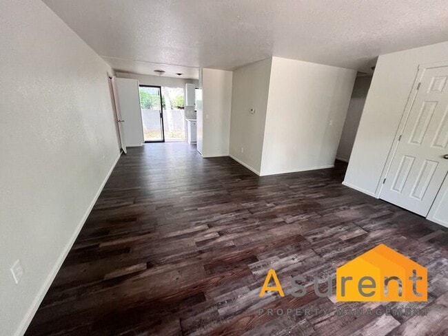 Building Photo - Fully Remodeled Duplex Available Soon!