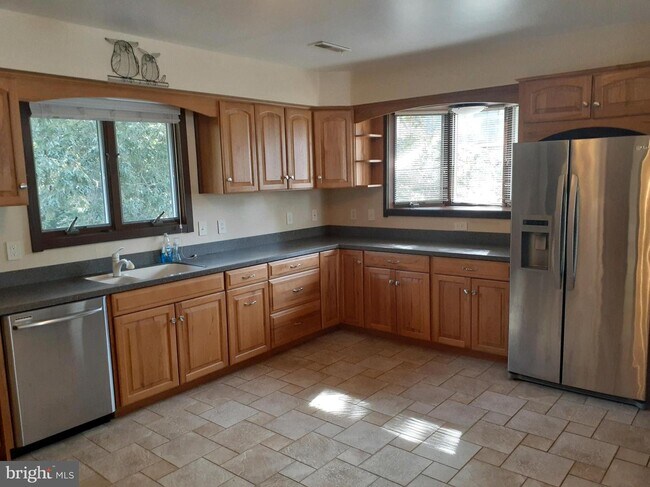 Building Photo - 361 Deer Dr