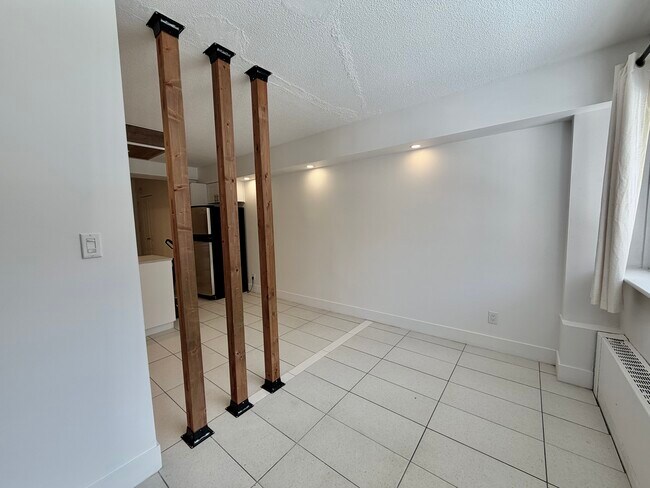 Building Photo - 1565 Rue Rachel E