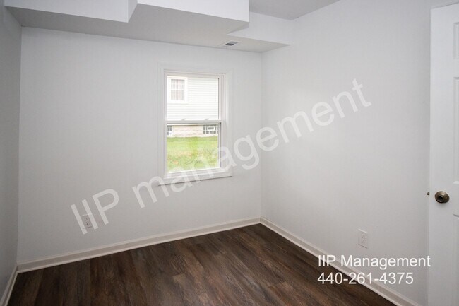 Building Photo - Cozy Small House with 2 Beds & 1 Bath