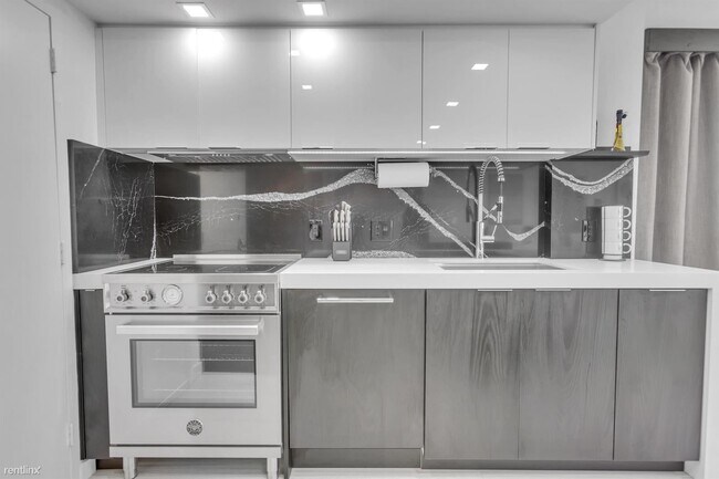 Building Photo - 1 br, 1 bath Condo - 1900 S Ocean Blvd Apt 6M