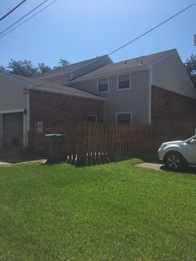 112 5th Ave, Shalimar, FL 32579 Townhome Rentals in Shalimar FL