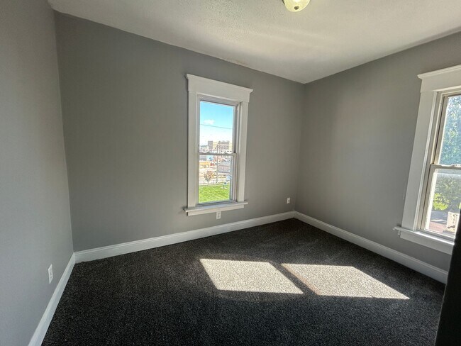 Foto del edificio - 3 Bedroom 2 Bath House in Moline with a Bo...