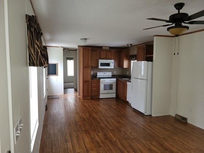 Building Photo - 425 Elmwood Cir