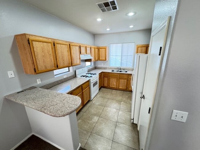 Building Photo - COZY 3 BEDROOM HOME IN 89147