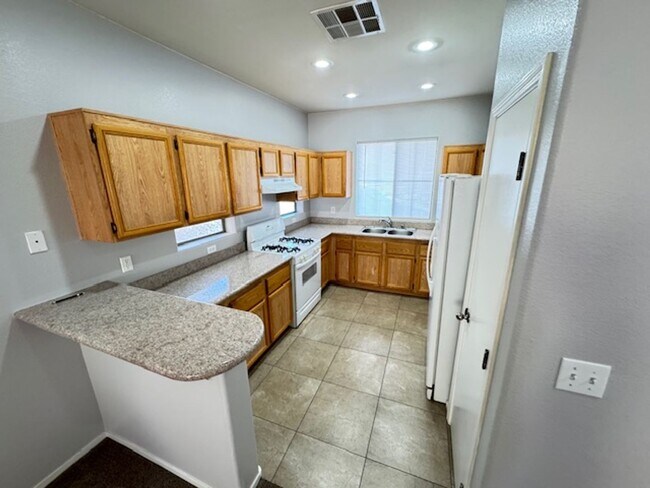 Foto del edificio - COZY 3 BEDROOM HOME IN 89147