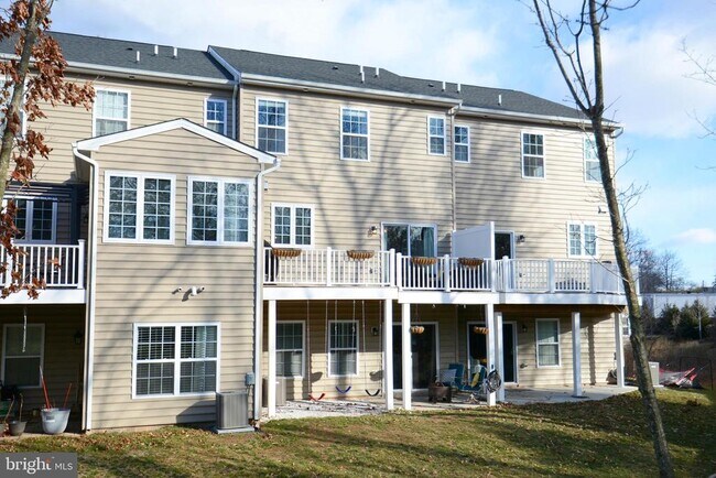 Building Photo - 326 W Hamlin Ave