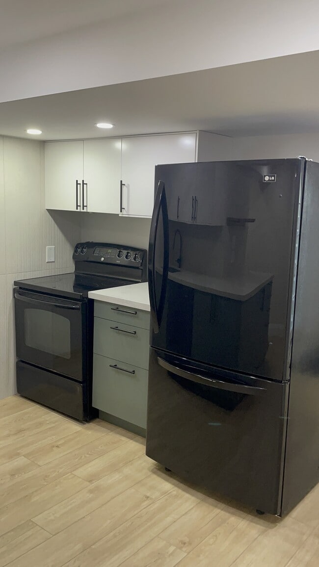 Building Photo - 2123 Nipigon Dr