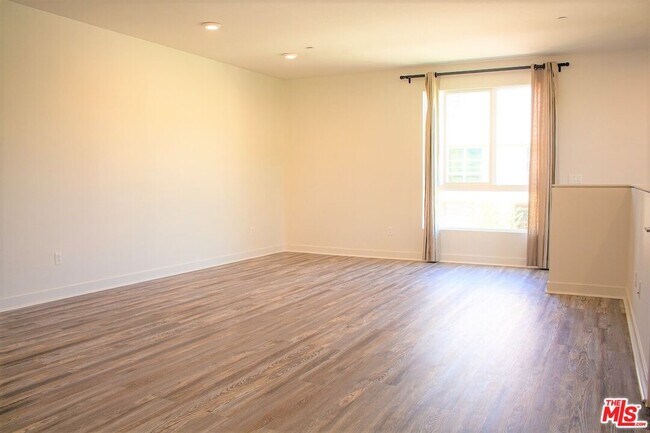 Building Photo - 2581 Arvia St