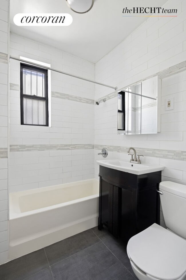 Building Photo - 216 E 93rd St