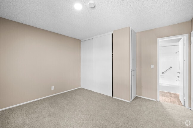 1BR, 1BA - 621SF - Bedroom - Reseda Village Green