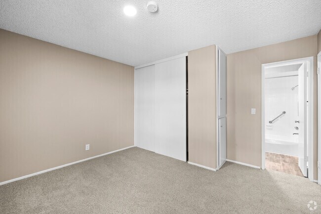 1BR, 1BA - 621SF - Bedroom - Reseda Village Green