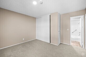 1BR, 1BA - 621SF - Bedroom - Reseda Village Green