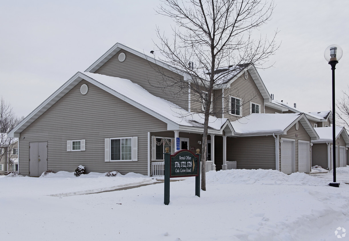 Foto del edificio - Oak Grove Townhomes