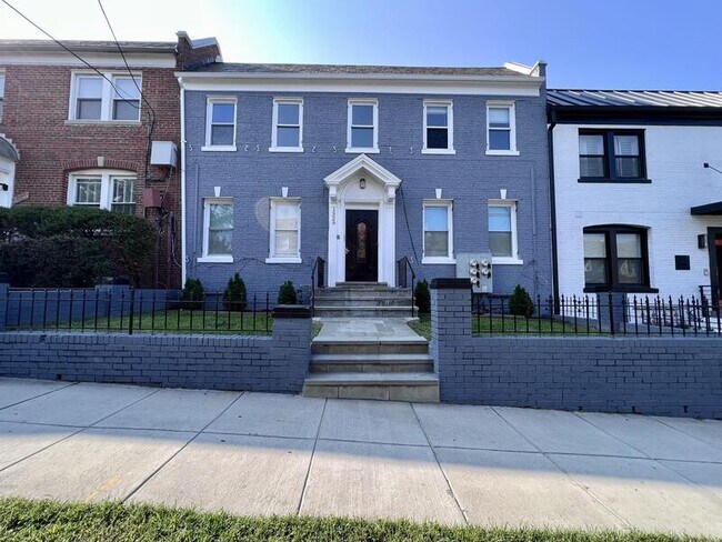 Building Photo - 1329 Adams St NE