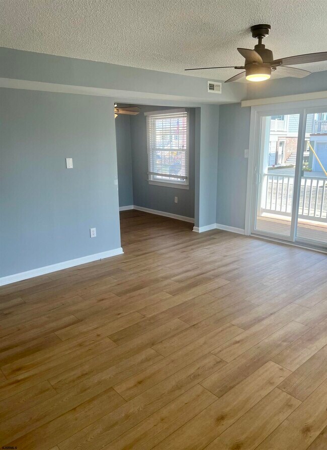 Foto del edificio - 5401 Edgewater Ave