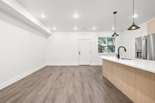 Building Photo - 51 N 100 W