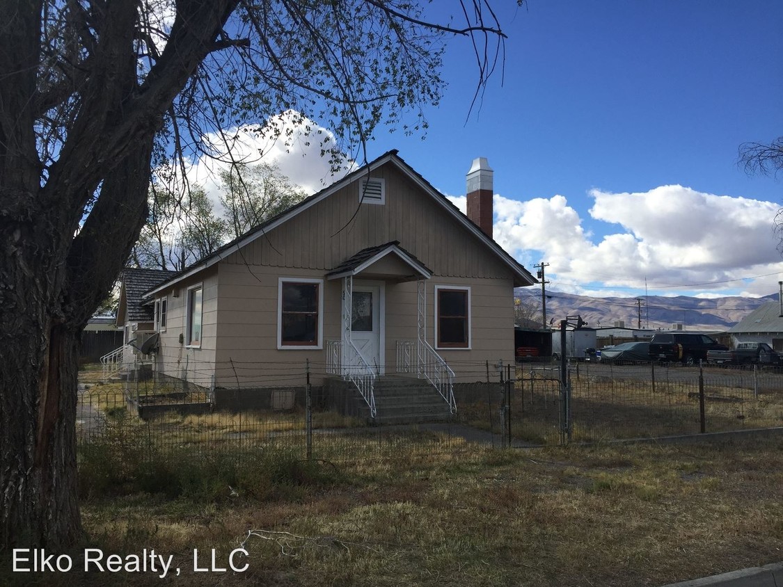 Primary Photo - 3 br, 1 bath House - 90 E. 6th Street