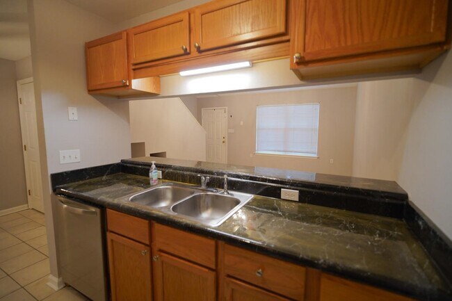 Foto del edificio - 2740 W Tharpe St