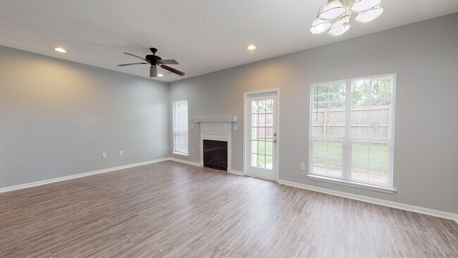 Foto del edificio - Pine Meadows Circle 128/132