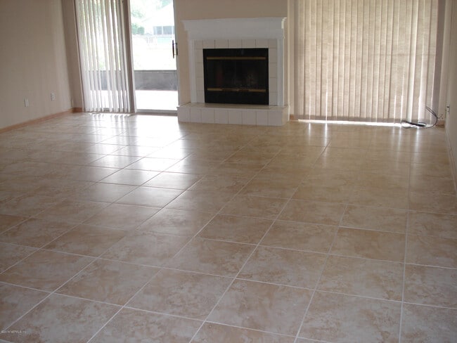 Foto del edificio - 2024 Hovington Cir W