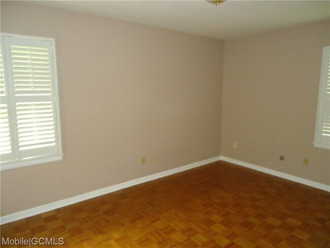 Building Photo - 767 Ashwood Dr E