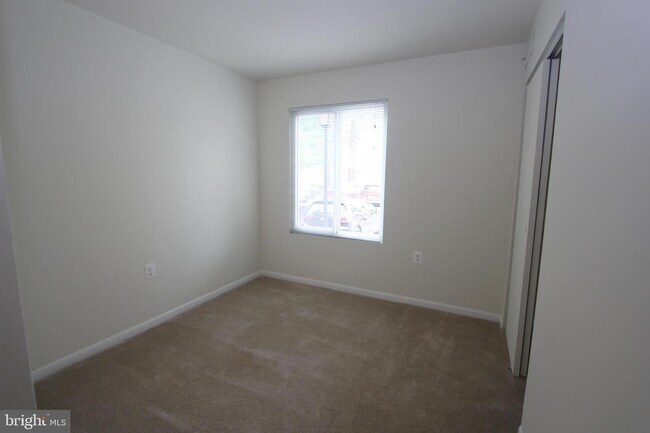 Foto del edificio - 10350 Luria Commons Ct