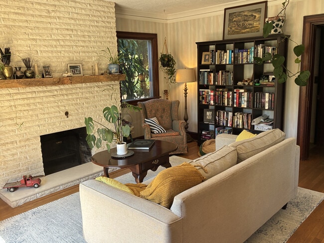 Building Photo - 834 SE 72nd Ave