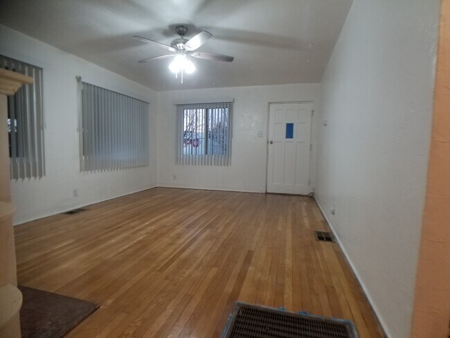 Building Photo - 1904 Lead Ave SE