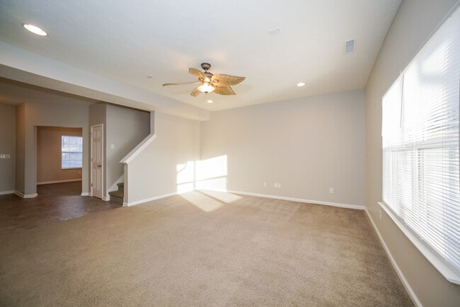 Building Photo - 2104 Willow Oak Ct
