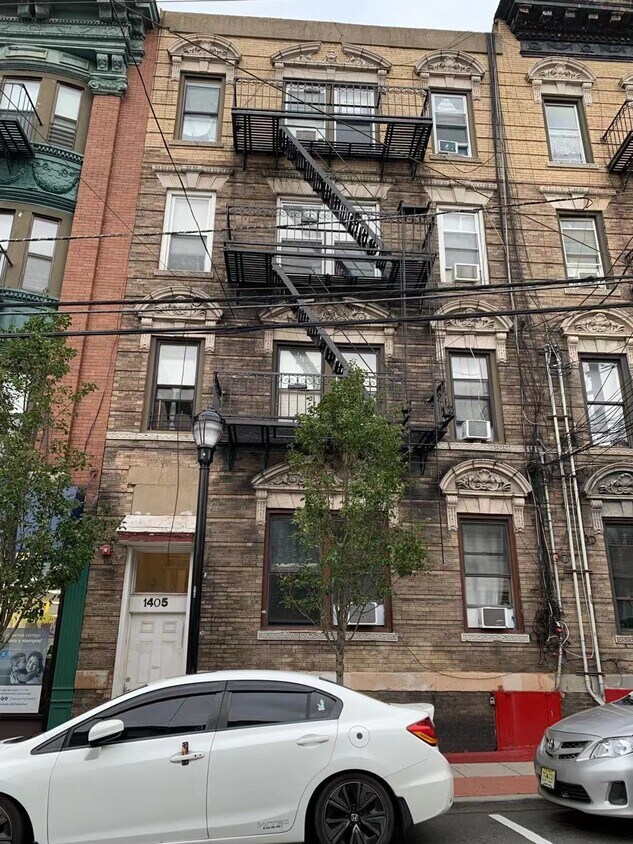 Primary Photo - 1405 Bergenline Ave