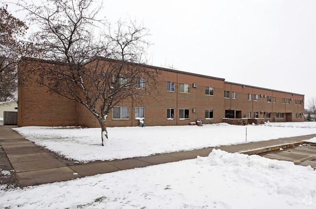 Howard Lake - Howard Lake Apartments