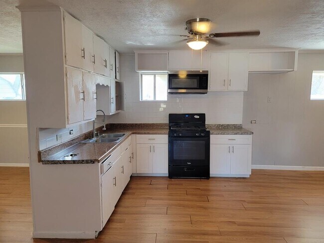 Building Photo - 311 San Jacinto St