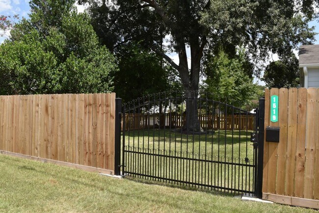 Foto del edificio - 1519 W 12th St