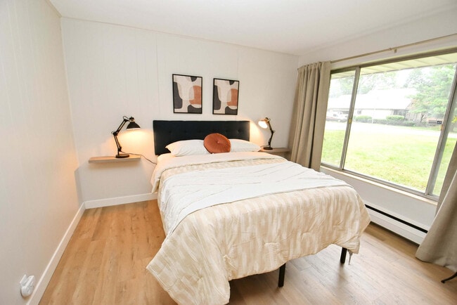 Building Photo - 1831 Corby Blvd