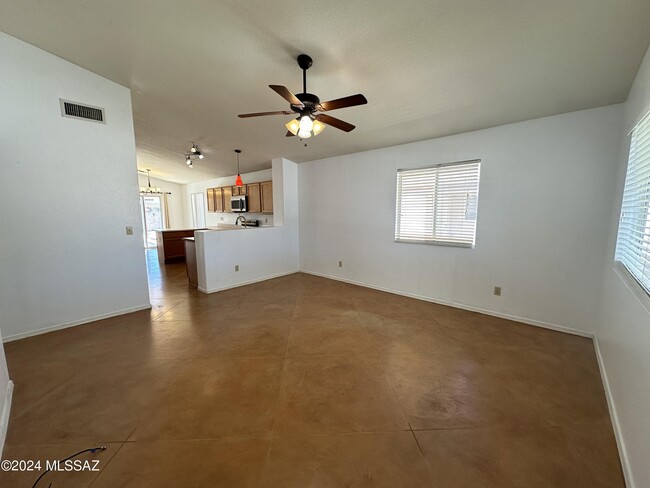 Foto del edificio - 8673 S Desert Dove Dr