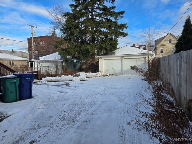 Foto del edificio - 137 Commonwealth Ave