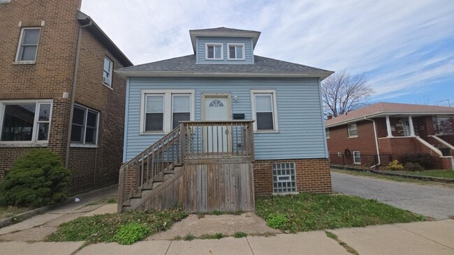 Building Photo - 2240 White Oak Ave
