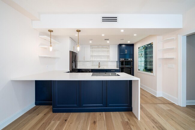 Building Photo - 206 Shearwater Ct E