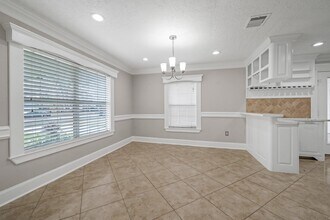 Building Photo - 7647 Greendowns St