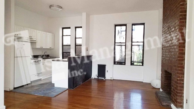 Building Photo - 201 W 81st St