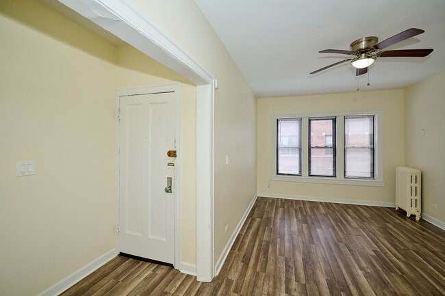 Building Photo - 1355 W Touhy Ave