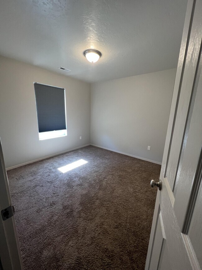 Foto del edificio - 1036 N Star Bright Ln