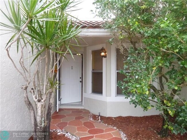 Building Photo - 7426 Pinewalk Dr S